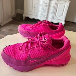 Nike air max Women’s Sneakers pink 7.5